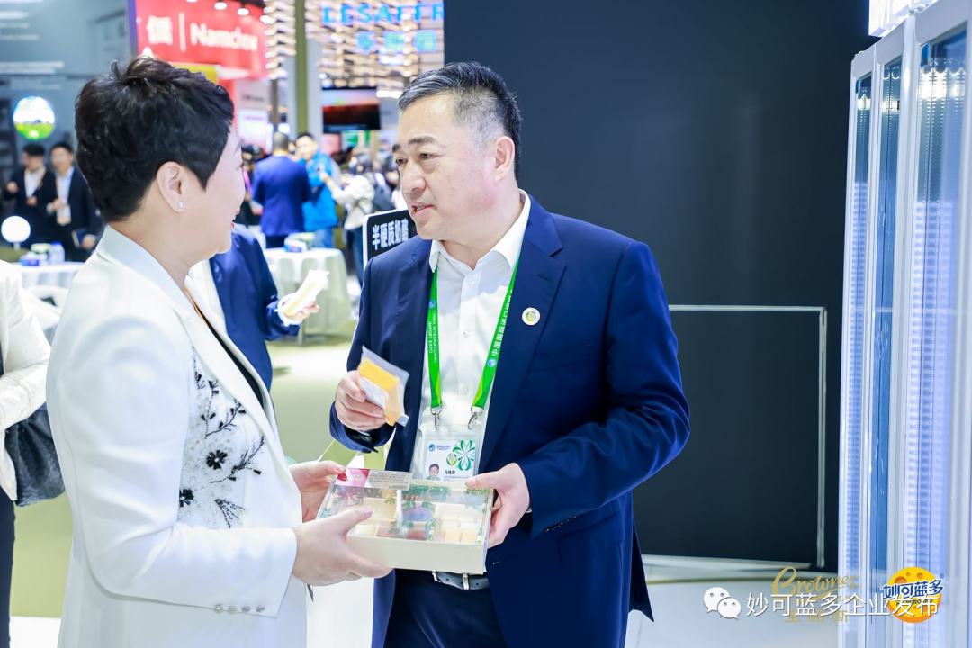 进博会星光璀璨，众多重磅嘉宾莅临尊龙国www.d88交流指导，殷切鼓励 
